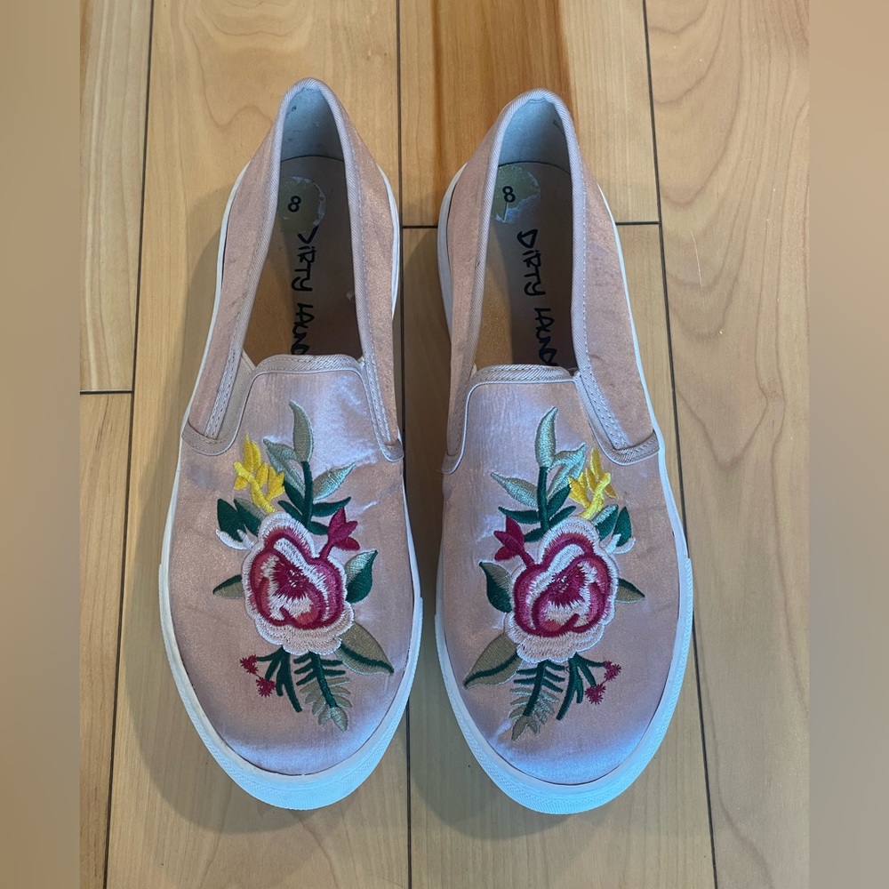 Dirty Laundry‎ Embroidered Sneakers Women’s Size 8
